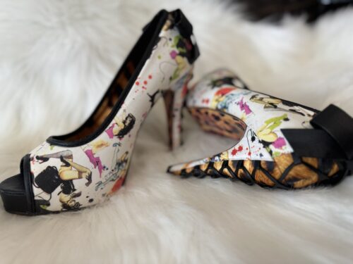 ❤️‍🔥 Peep-toe pumps with motif ❤️‍🔥