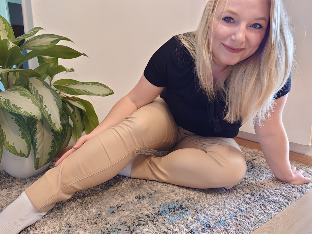 Wetlookhose beige glänzend (04)