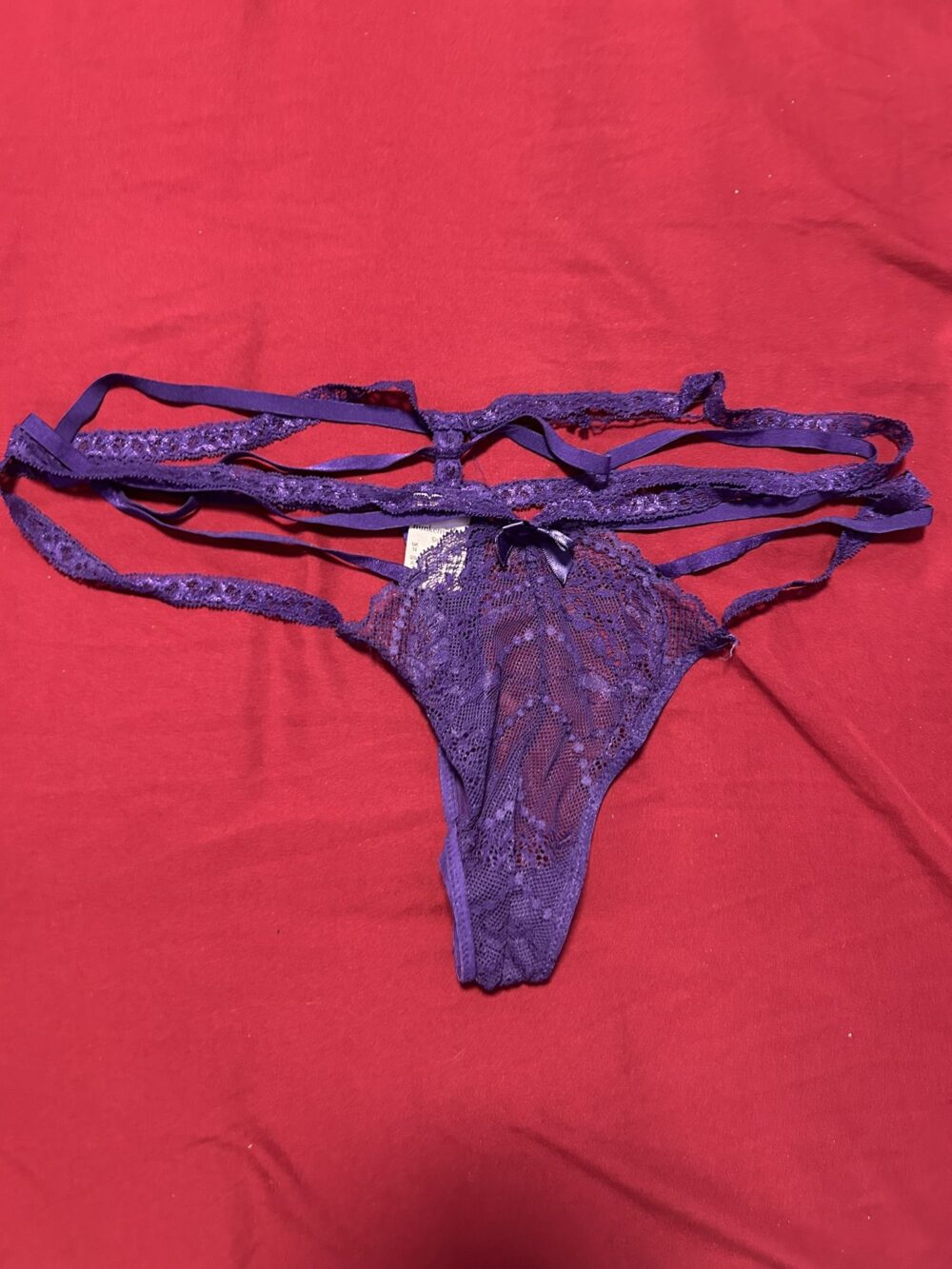 Sexy lila String Tanga mit Spitze mit Riemchen 💜