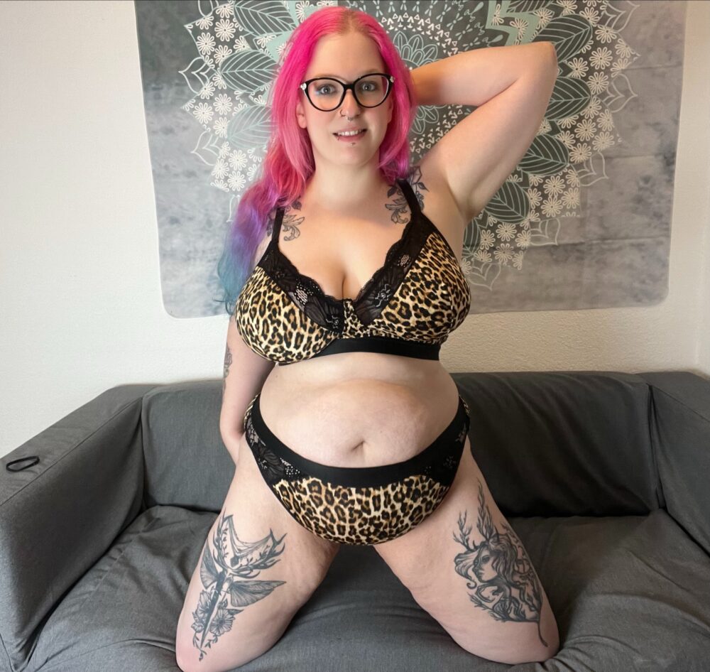Sexy leo set with panties and bra