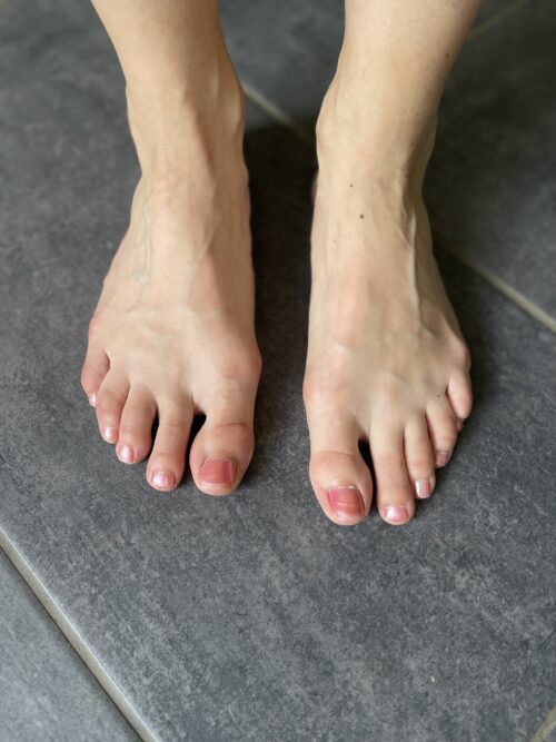 Painting toenails