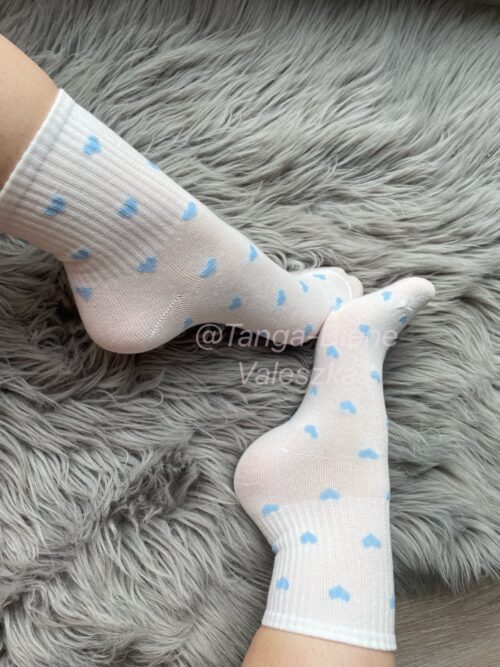 gepunktete Söckchen 🤍💙🐝