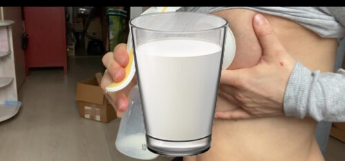 Junge MILF melkt sich selbst 🥛 Milky Tits in Action