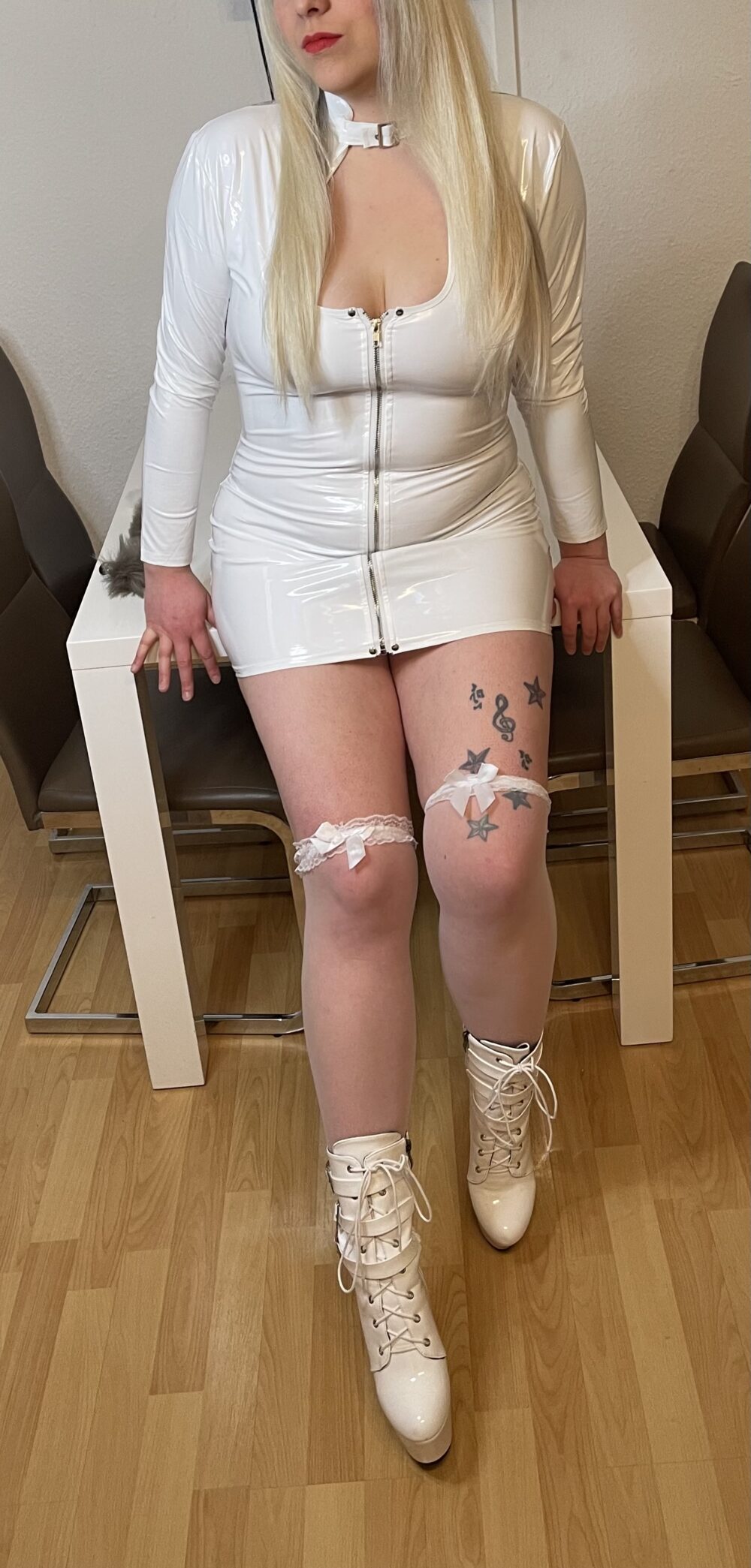 Weißes Wetlook Kleid