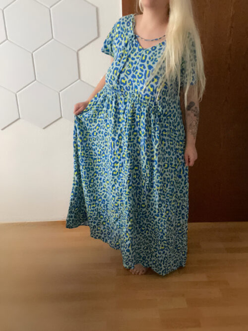 Bodenlanges Leo Kleid – Misc