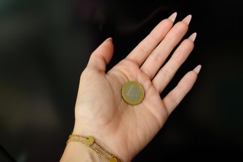 1€