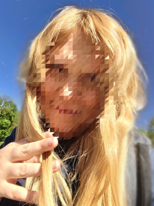 Goldene Haarsträhne von deiner Lara