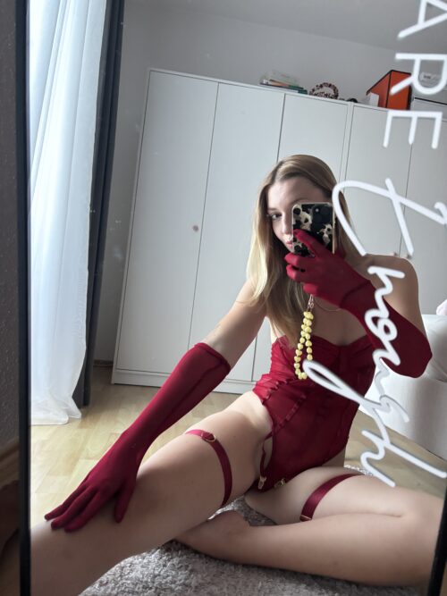 Roter Body 🔥😈🥵 mit Handschuhe + Straps Bänder und Halsband – Bodys