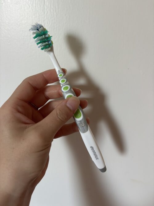Abgenutzte Zahnbürste – Hygieneartikel