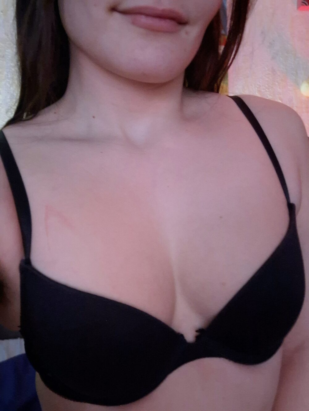 🖤 Schwarzer BH mit seitlicher Spitze 🫦