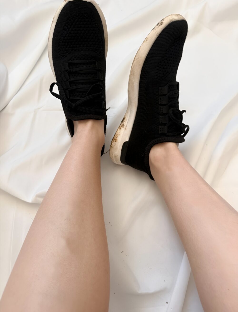 Sehr alte abgetragene Sneaker