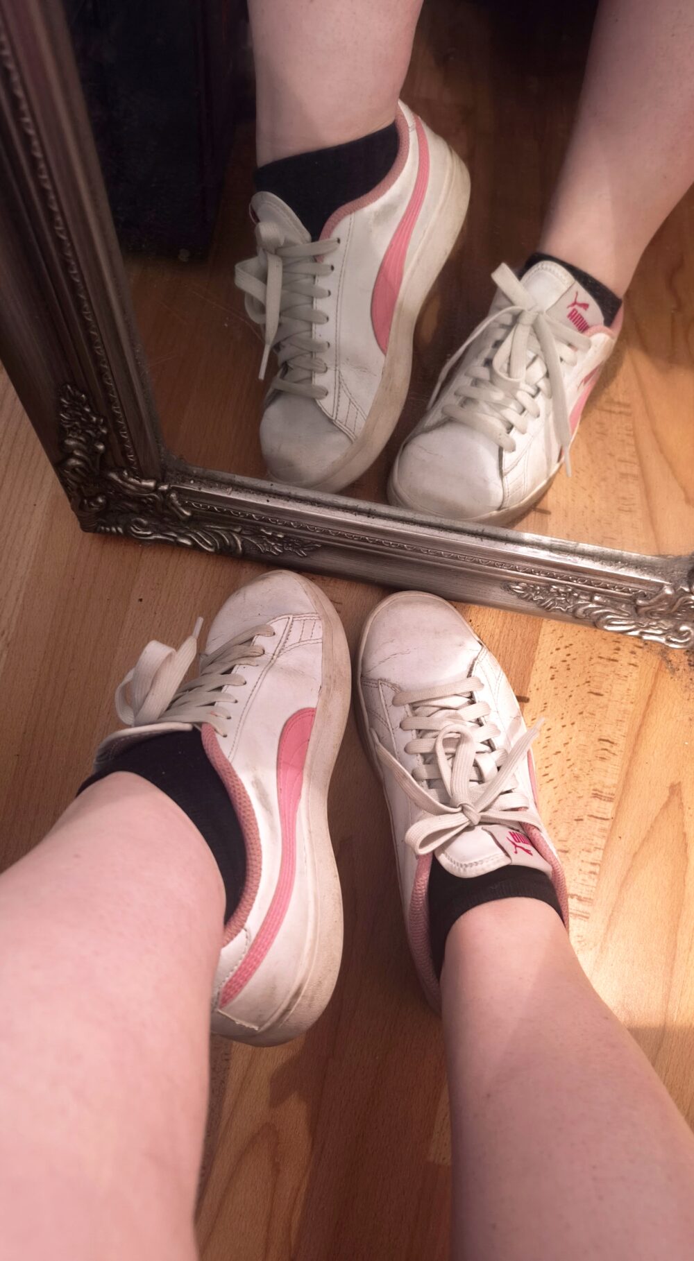 Alte Sneaker Schuhe 🩷🤍 – Getragene Schuhe