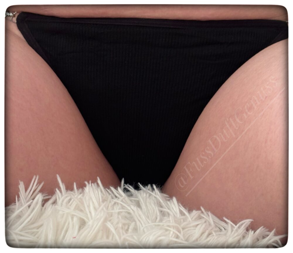 String mit Schleife und Kettchen