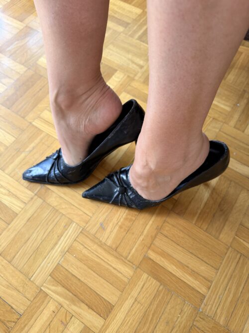 Getragene schwarze High Heels 😋 – Schuhe