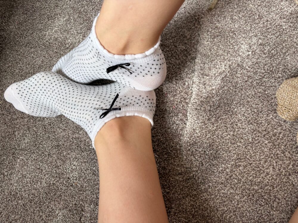 frisch duftende Socken mit Schleife – Getragene Strümpfe