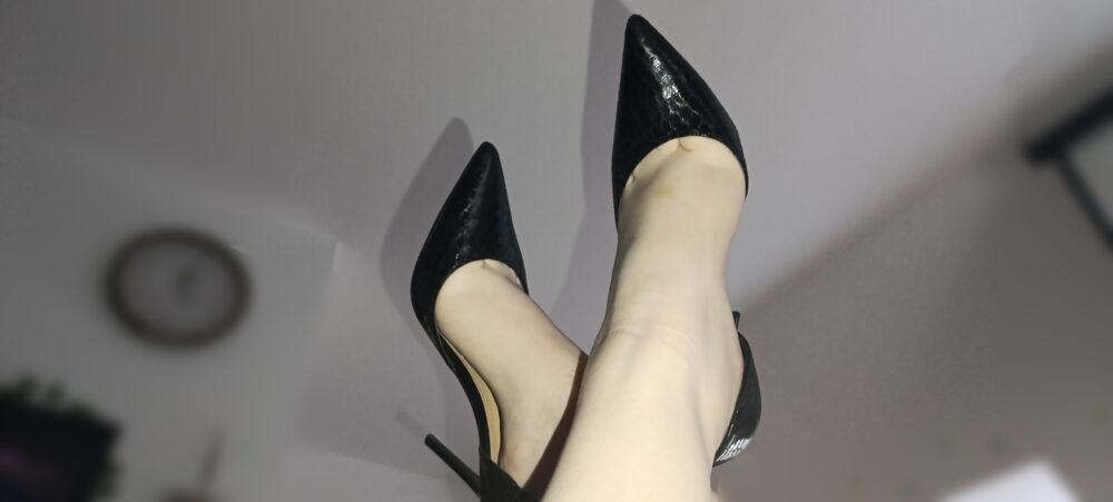 High Heels Schwarz Schlangenoptik – Getragene Schuhe