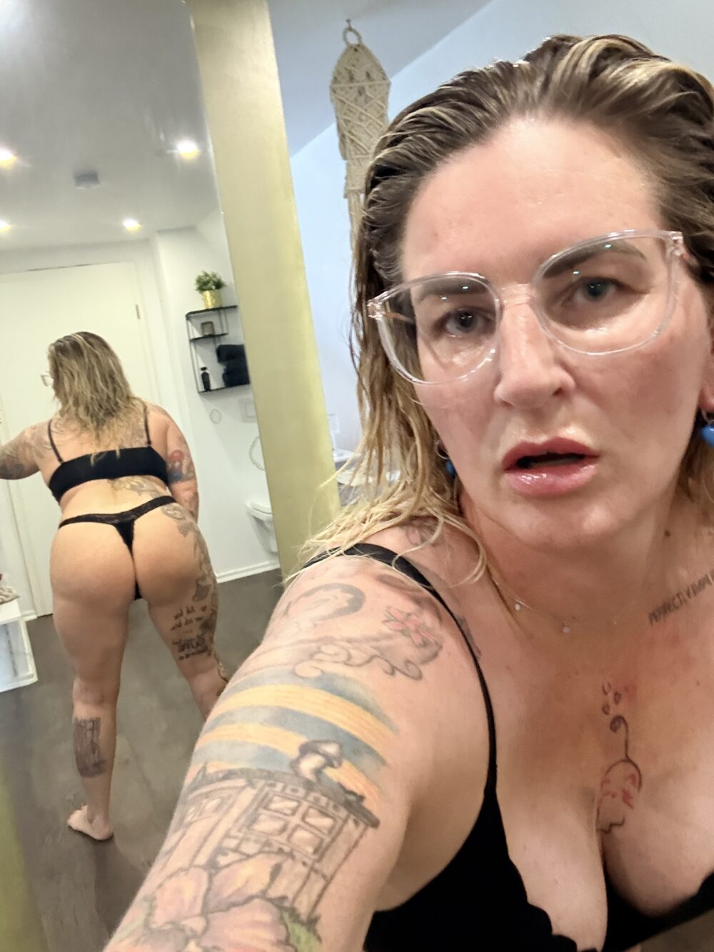 schwarzes Bügelloser BH mit Tanga – Getragene Sets