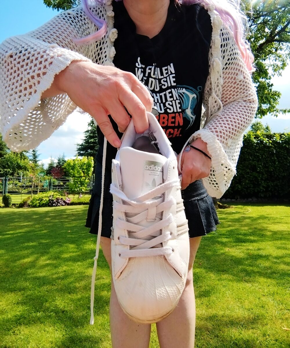 2 Paar Schuhe meiner Wahl, gern mit Anweisung