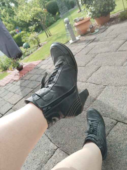 Ganz alte Schuhe , gern mit Anweisung
